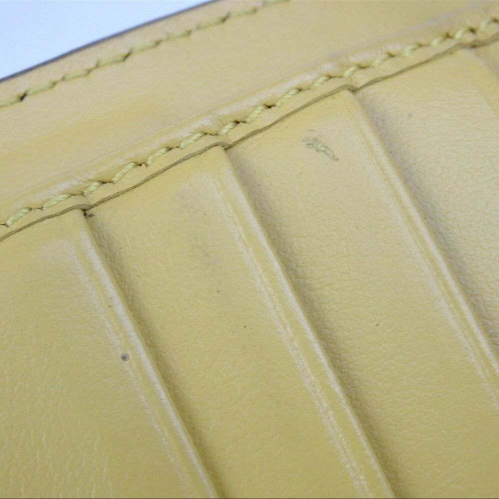 Vitello Cruise F is Fendi Bi-Color Embossed Compact Wallet - Picture 11 of 12